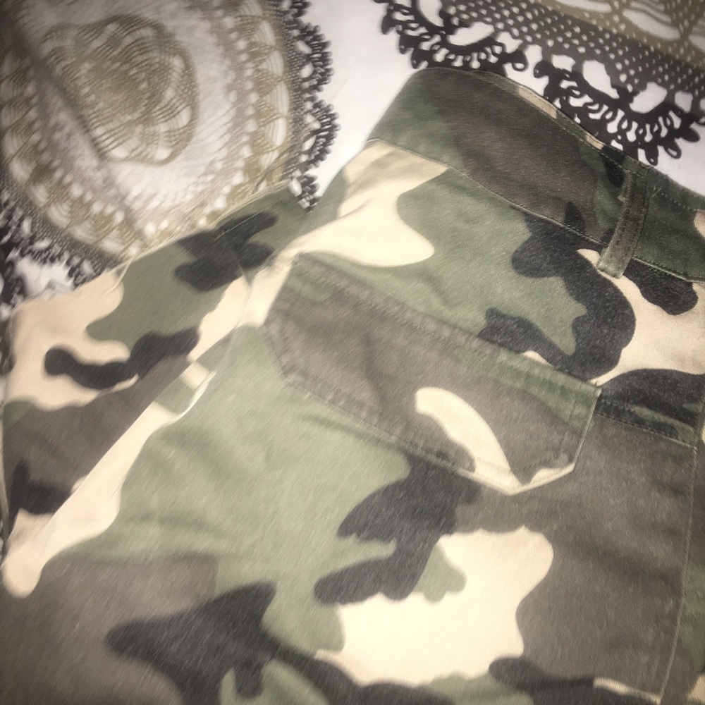 Army Capris - Picture 2 of 4
